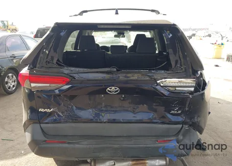 2019 Toyota Rav4 Xle z USA, uszkodzony, nr VIN 2T3W1RFV3KW007862